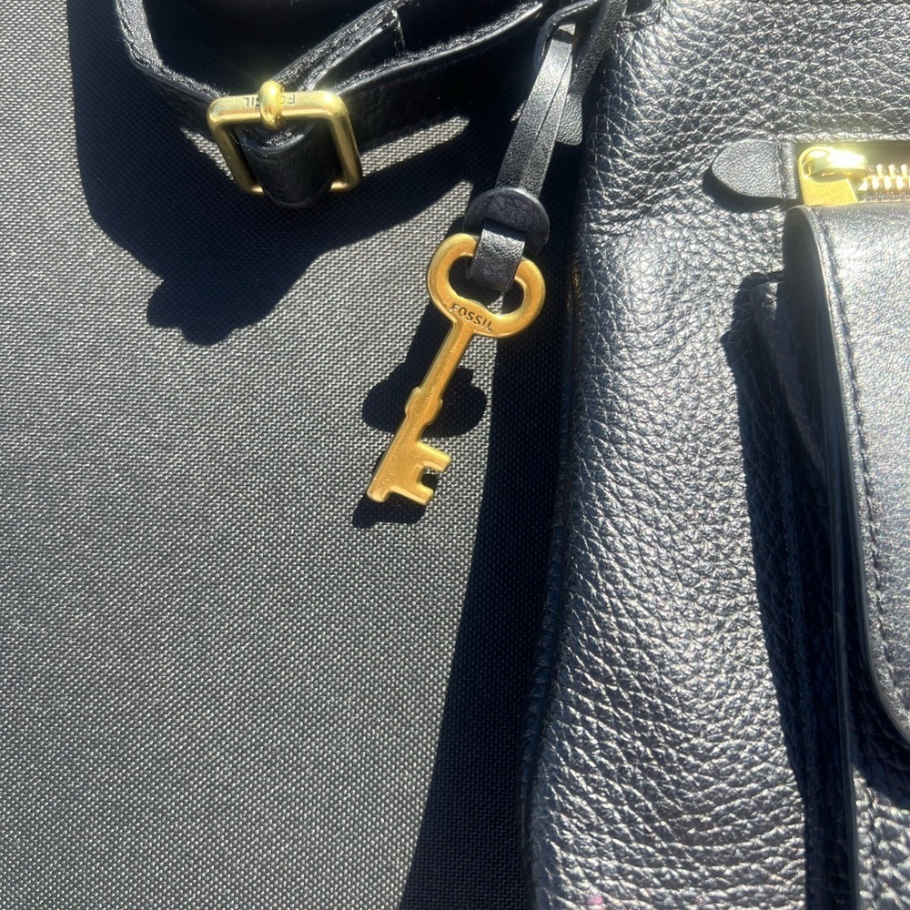 Fossil's Kinley crossbody  Black - Picture 3 of 10